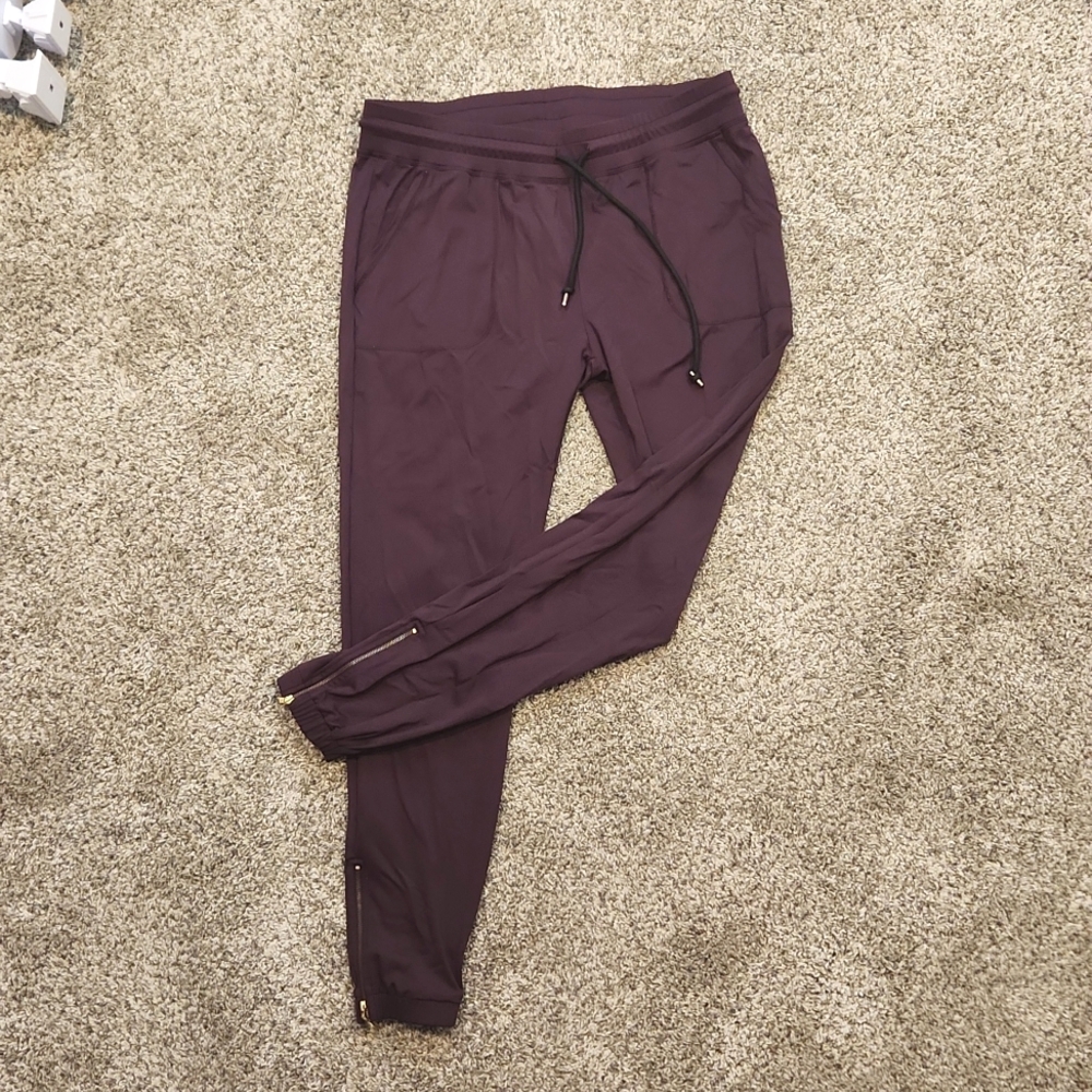 Zyia Plum peak joggers Large, full length GUC